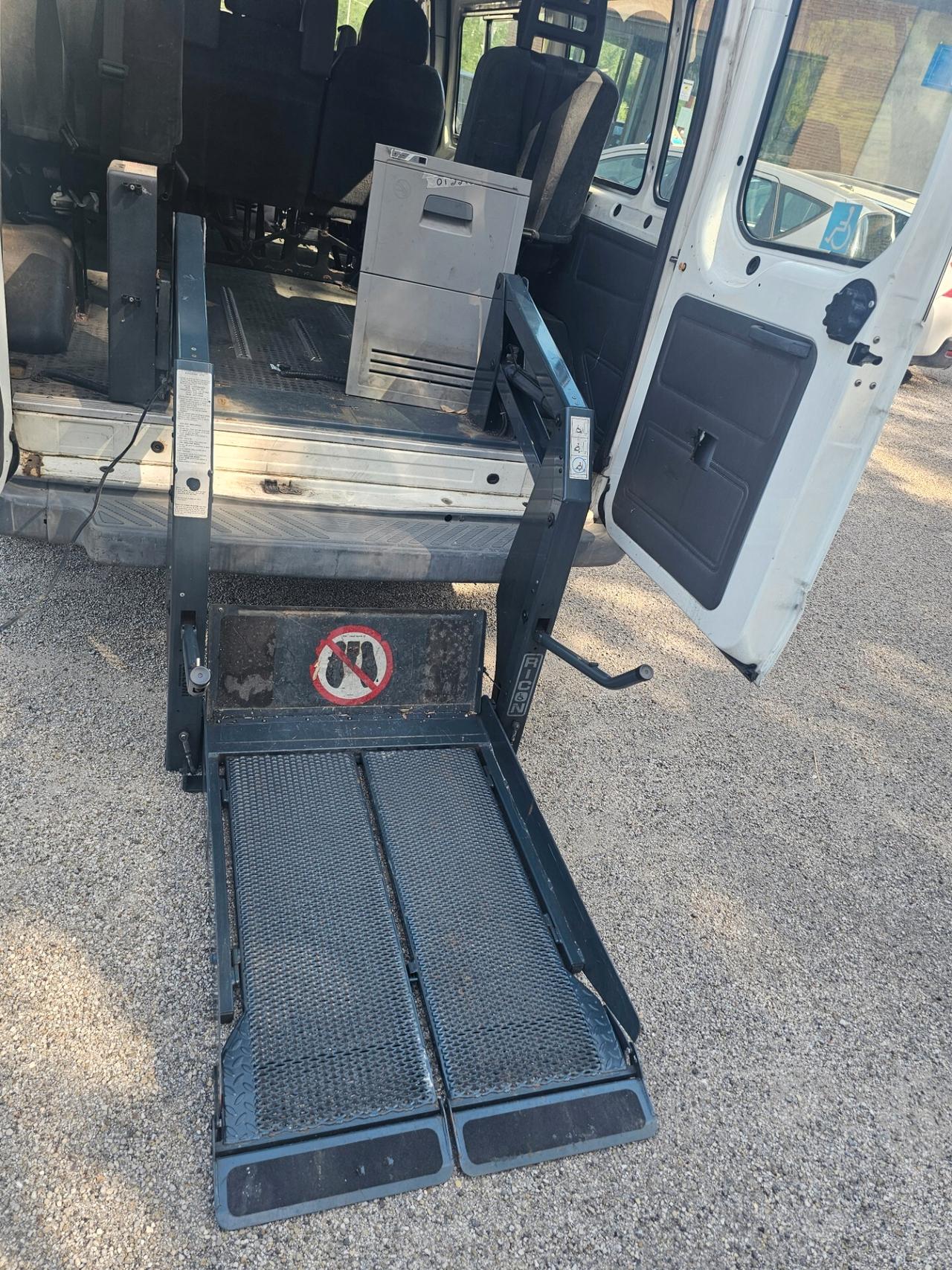 Ford Transit/Tourneo/Bus Transit 330 2.4 TD/120 cat PC Combi con pedana trasporto disabili 8 posti