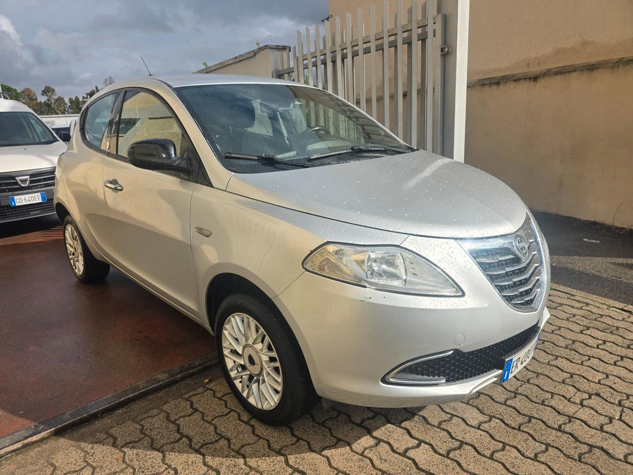 Lancia Ypsilon 0.9 TwinAir 85 CV 5 porte Metano Ecochic Gold