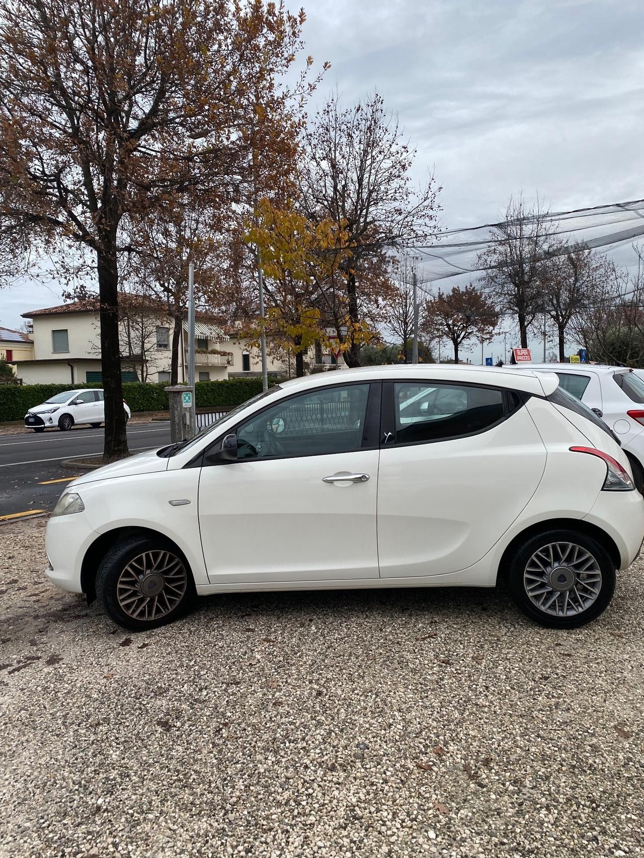 Lancia Ypsilon 1.2 69 CV 5 porte S&S Platinum