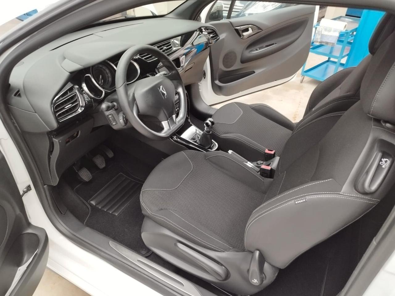 Ds DS3 DS 3 1.2 VTi 82 Just Black