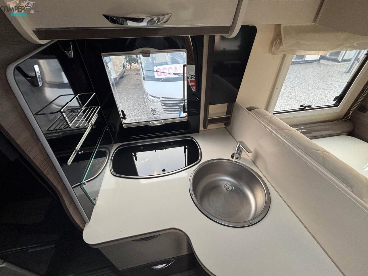 MCLOUIS MC4 860G - Semintegrale con letto matrimoniale in coda e letto basculante