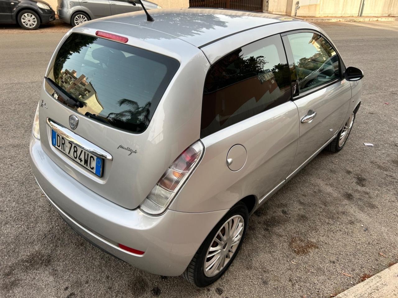 Lancia Ypsilon 1.3 MJT 75 CV Platino