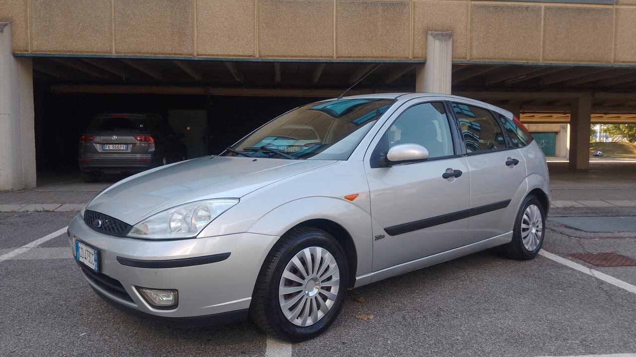 Ford Focus 1.6i 16V cat 5p. Zetec neopatentati
