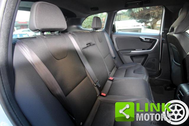 VOLVO XC60 D3 Geartronic R-design Momentum