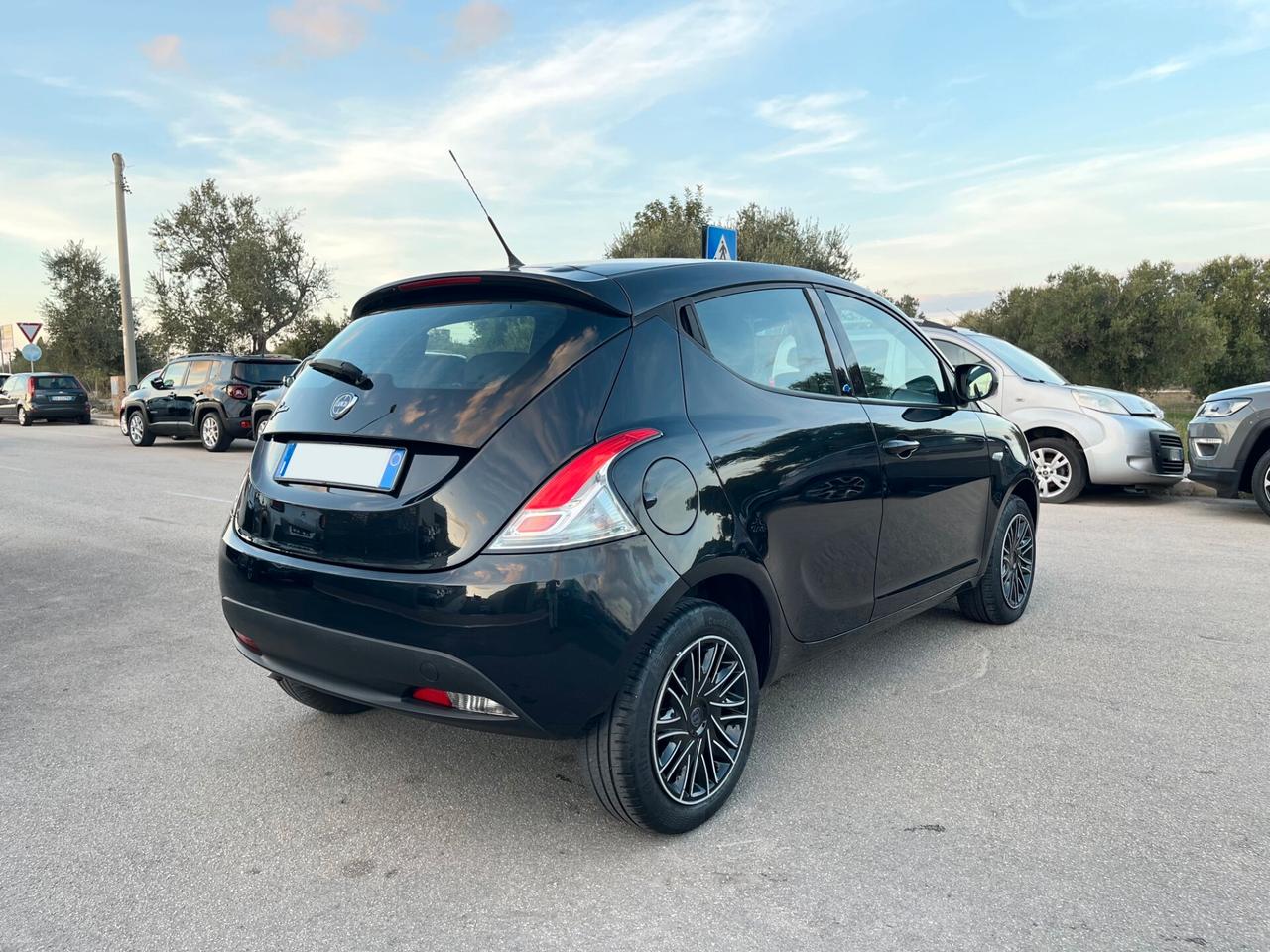 Lancia Ypsilon 1.2 69 CV 5 porte S&S Elefantino Blu