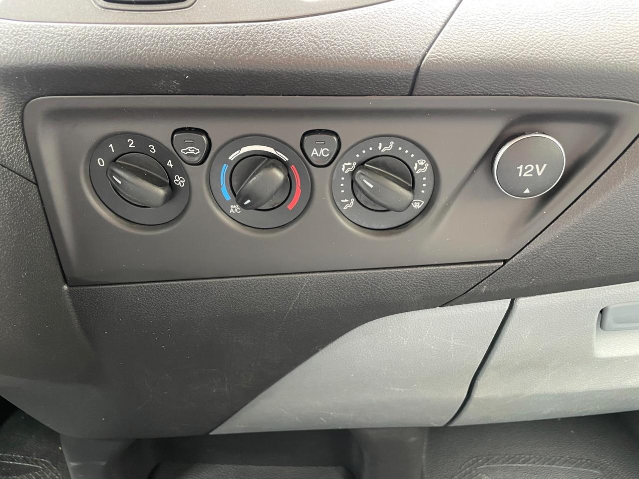 Ford Tourneo Custom Transit 270 E5 2.2 tdci 125cv Trend L1H1