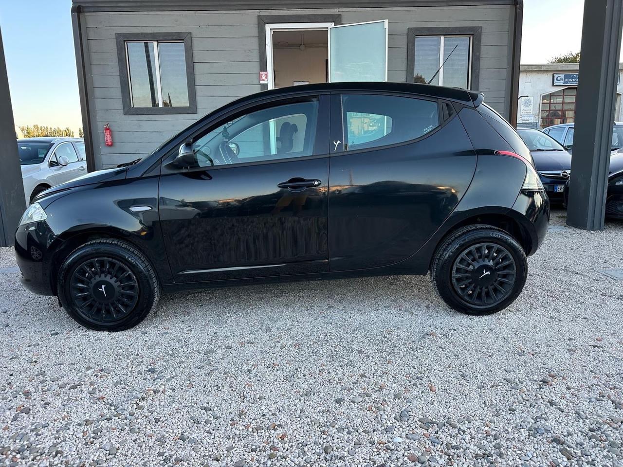 Lancia Ypsilon 0.9 TwinAir 85 CV 5 porte Metano Ecochic Elefantino