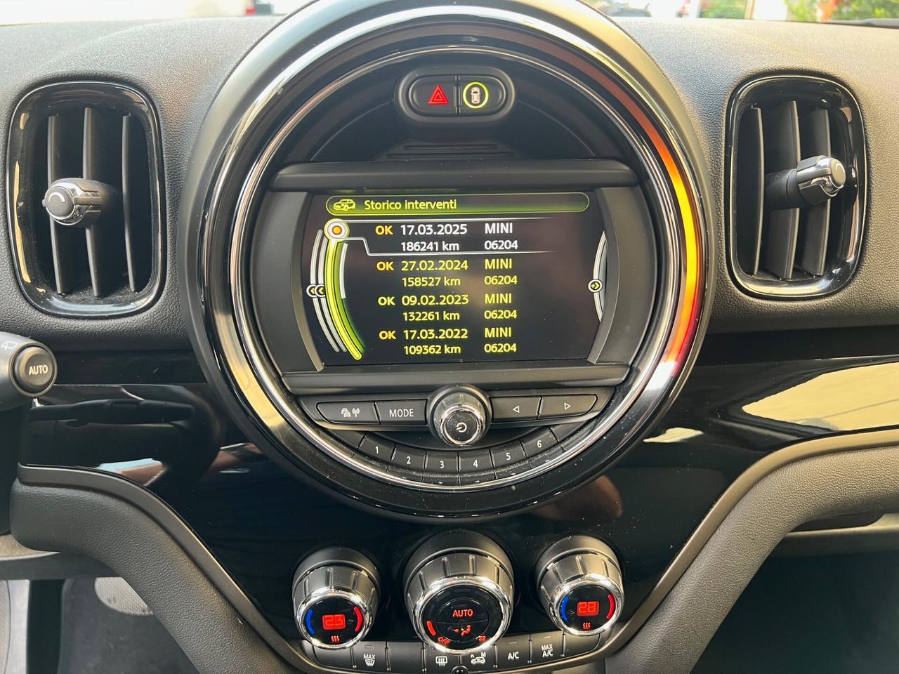 Mini Cooper D Countryman 2.0 Business all4 auto NAVI/LED/17;/LUCI