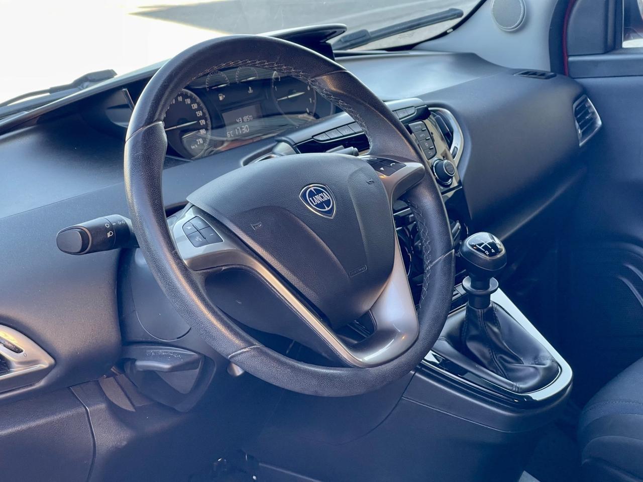 Lancia Ypsilon 1.2 69 CV 5 porte S&S Gold