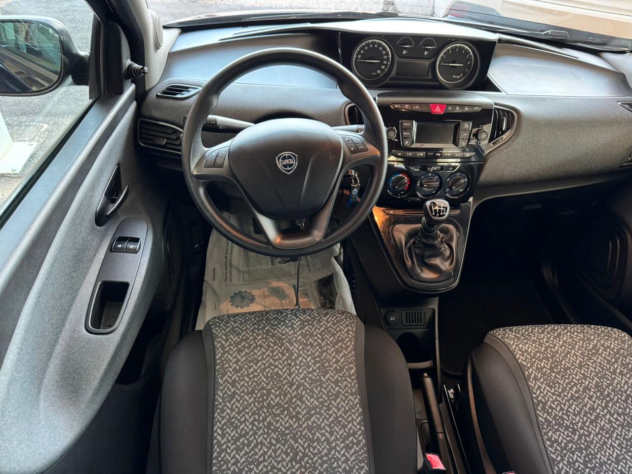 Lancia Ypsilon 1.0 FireFly 5 porte S&S Hybrid Ecochic Silver