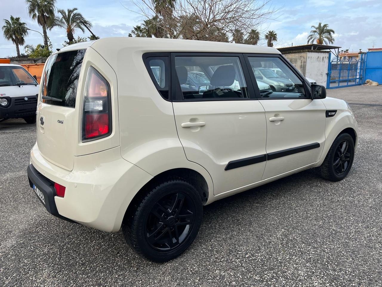 Kia soul -1.6 crdi -full-km 85000-2011