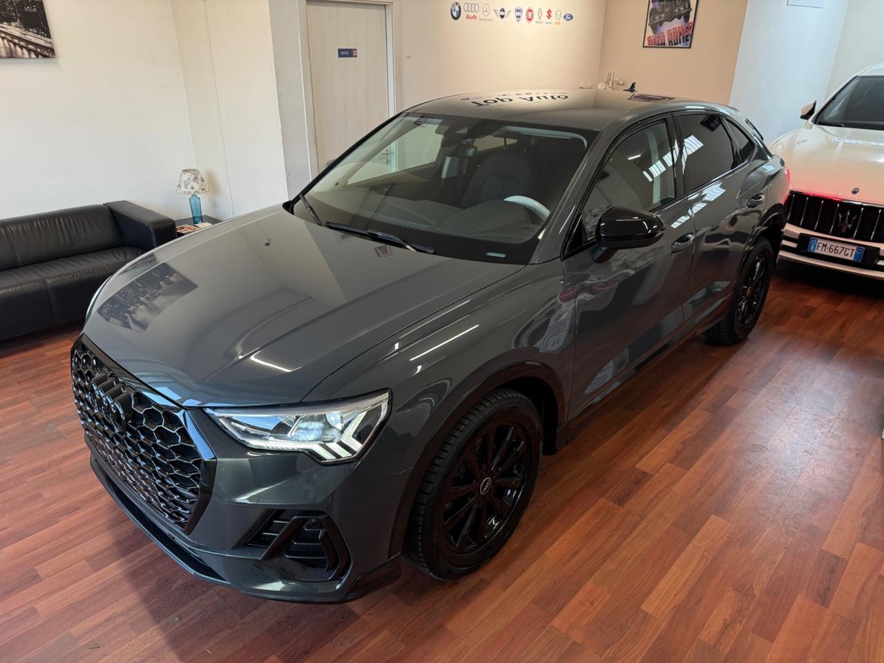 AUDI Q3 SPB 35 TDI S TRONIC IDENTITY BLACK - MY21