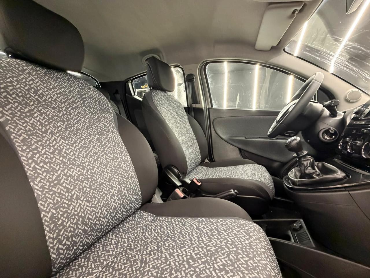 Lancia Ypsilon 1.0 HYBRID-LOUNGE-69CV-NEOPATENTATO-KM CERTIFICATI-12 MESI GARANZIA-PERMUTE