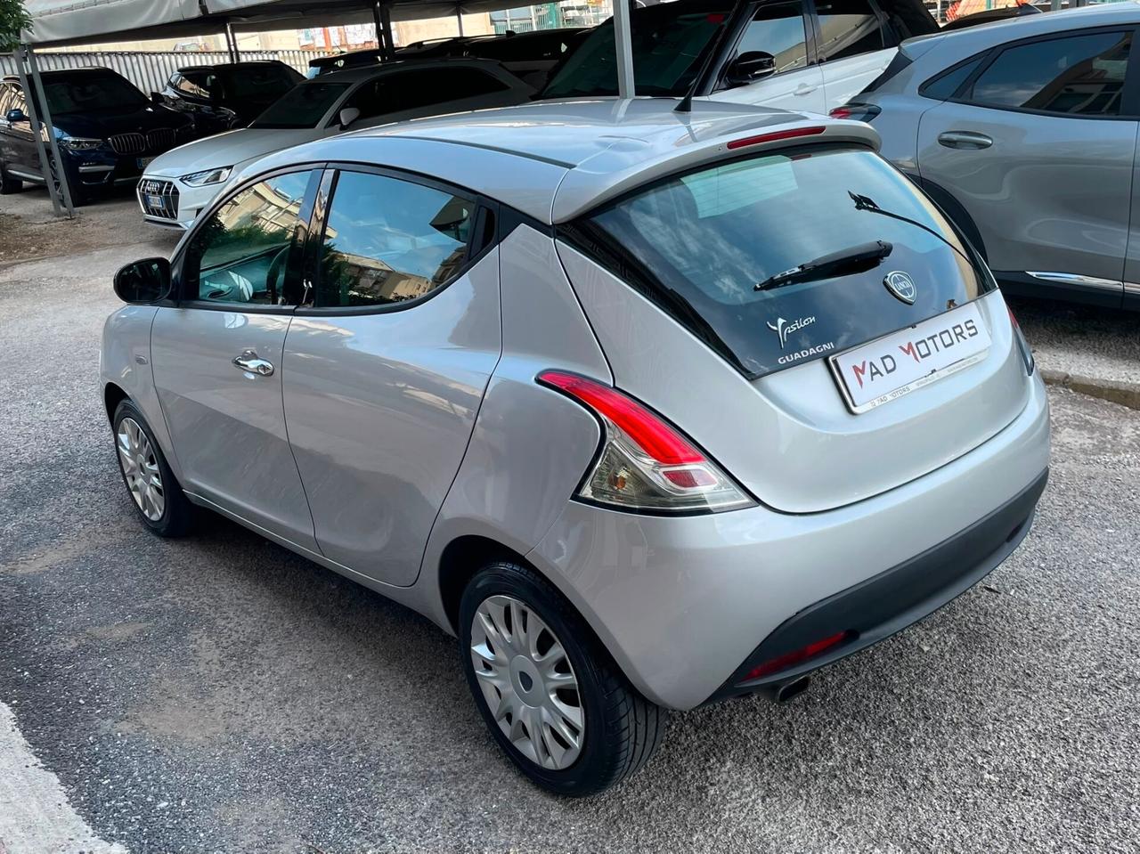 Lancia Ypsilon 1.2 69 CV 5 porte S&S Silver
