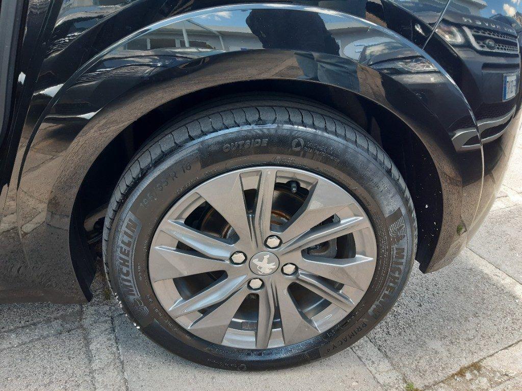 Peugeot 208 motore elettrico 136 CV 5 porte GT