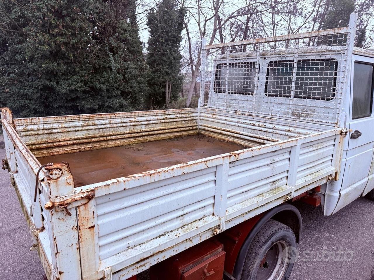 Iveco Daily 2.5 - RIBALTABILE 3 TRILATERALE 7 POST