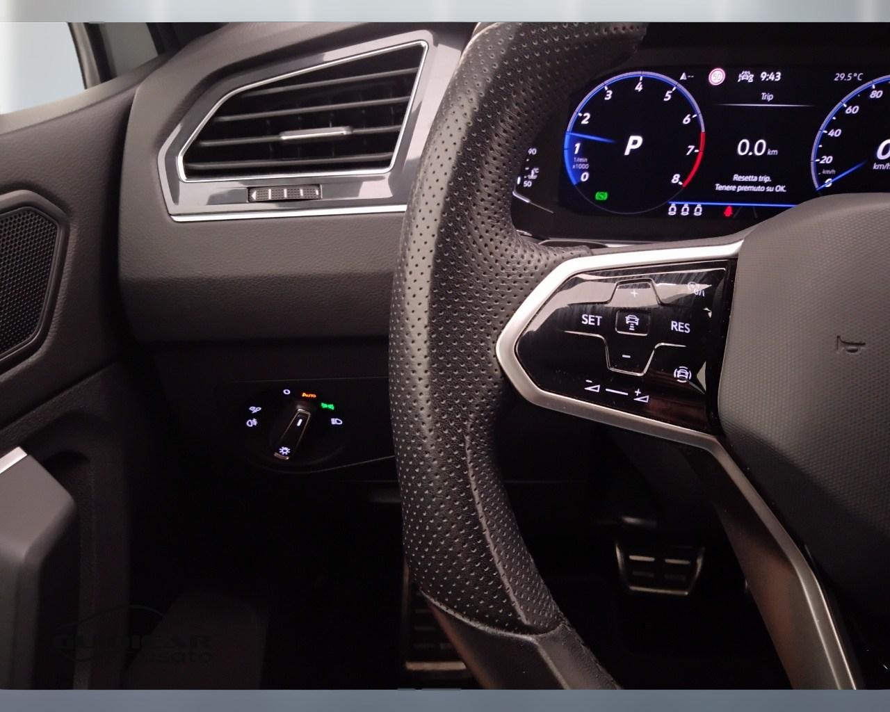 VOLKSWAGEN Tiguan II 2021 - Tiguan 1.5 tsi R-Line 150cv dsg