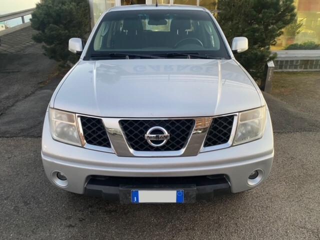 Nissan Navara Double Cab 4x4 autocarro