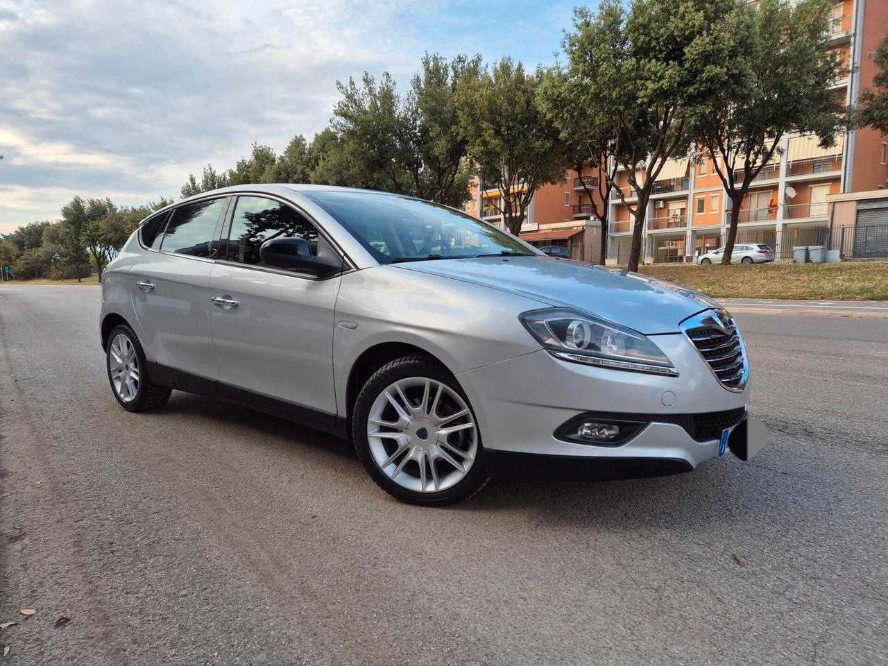 Lancia delta 1.6 multijet 120cv cambio automatico 2014