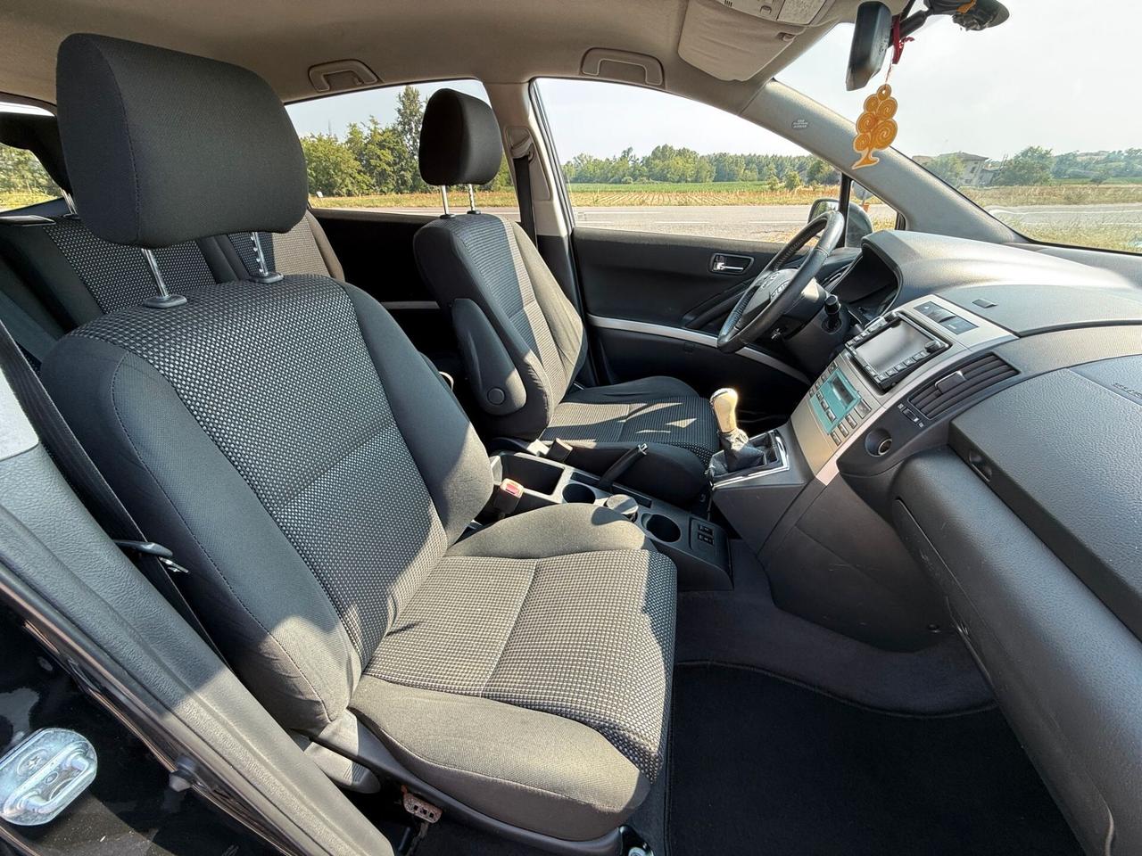 Toyota Corolla Verso 2.2 - 7 POSTI
