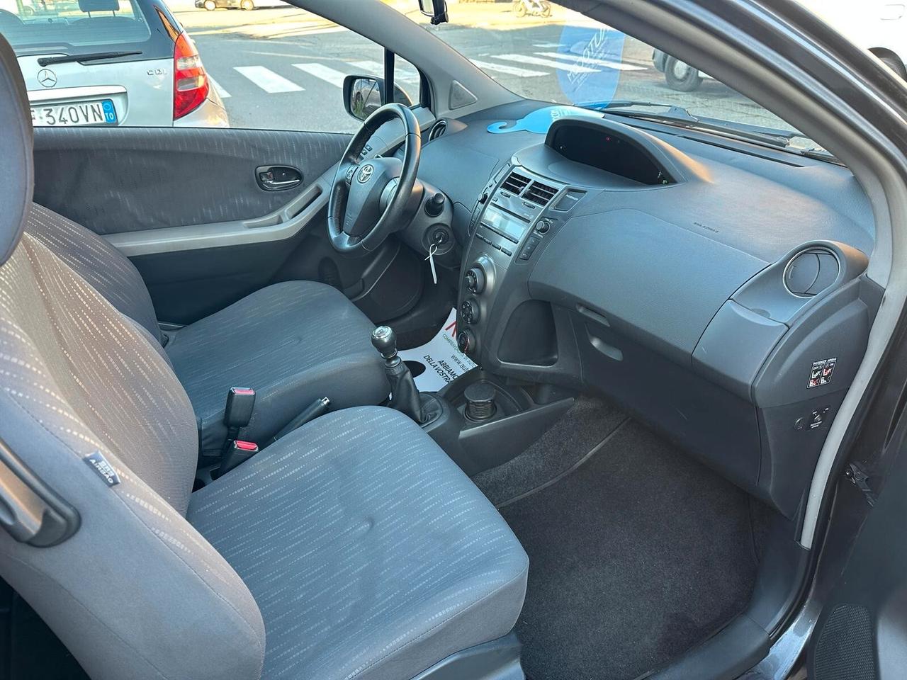 Toyota Yaris 1.0 3 porte Sol