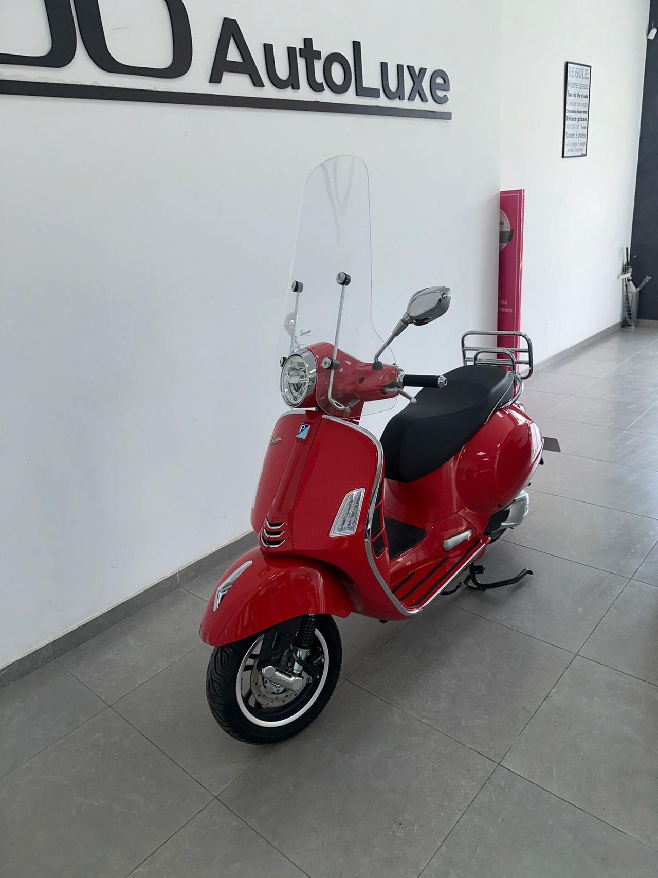 Piaggio Vespa 300 GTS hpe