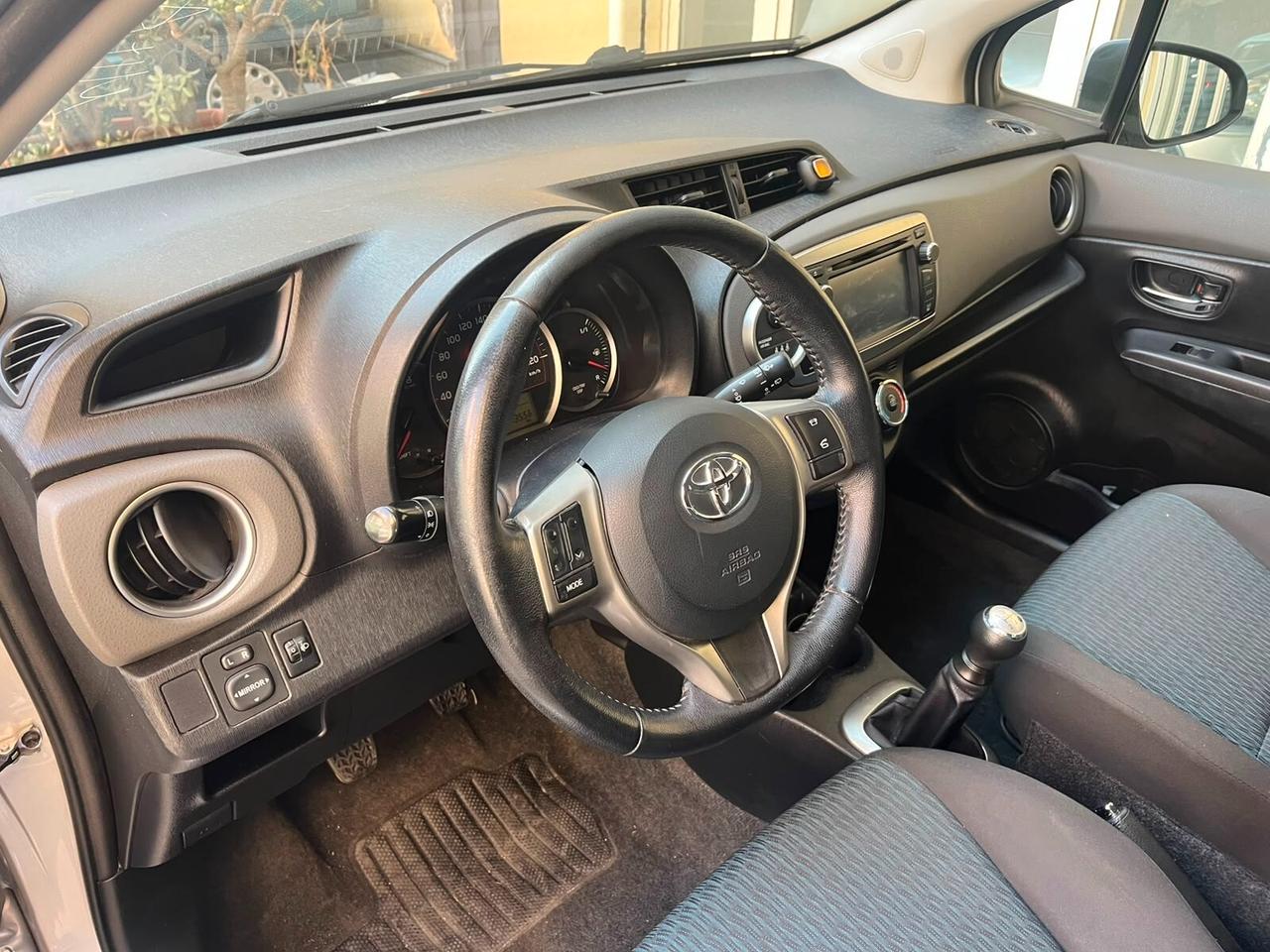 Toyota Yaris 1.0 5 porte Lounge *NEOPATENTATI*