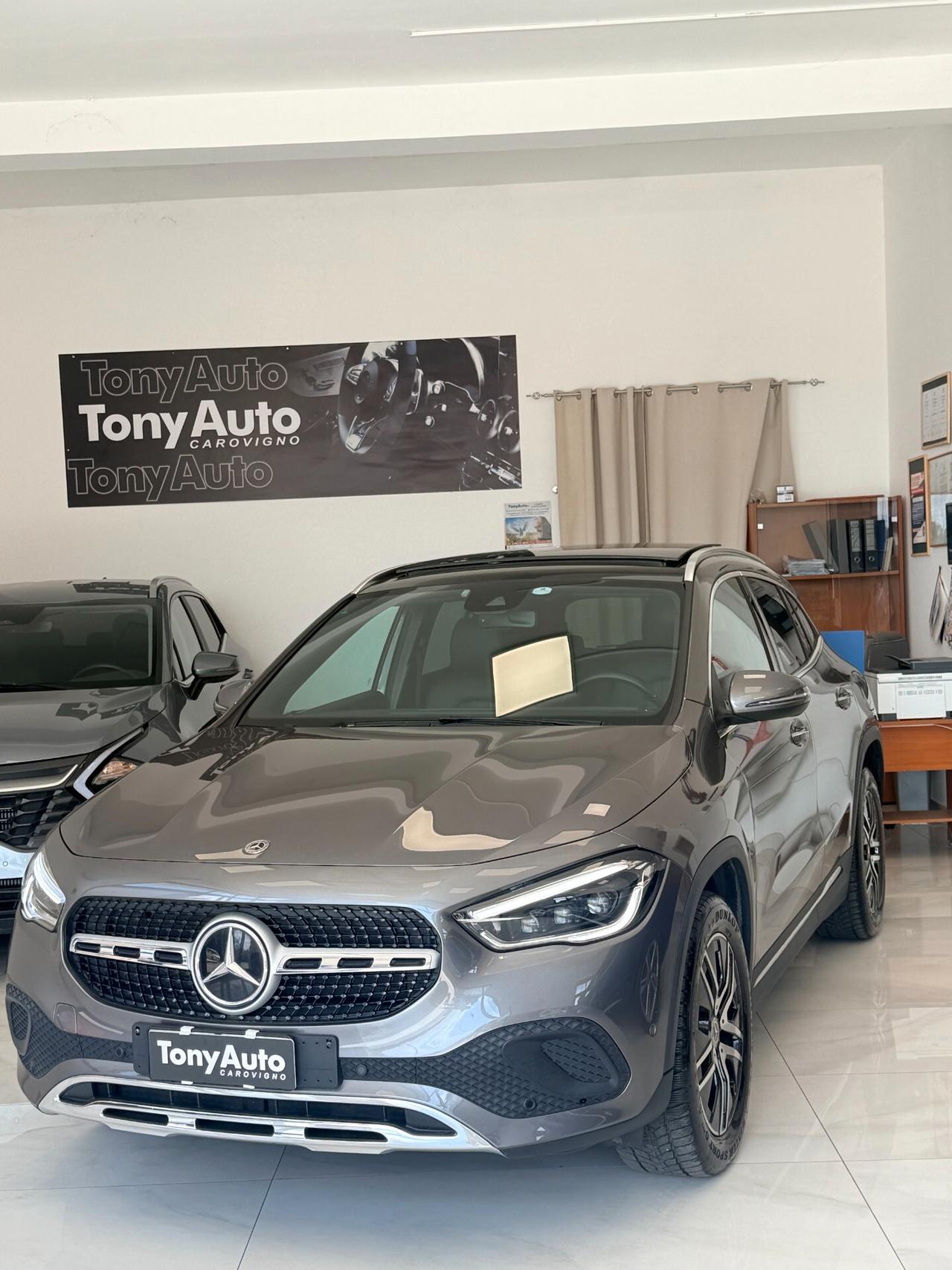 Mercedes-benz GLA 200 d Premium auto AMG TETTO APRIBILE,LUCI SOFFUSE,TELECAMERA,APPLE CARPLAY,SEDILI RISCALDABILI,VIRTUAL