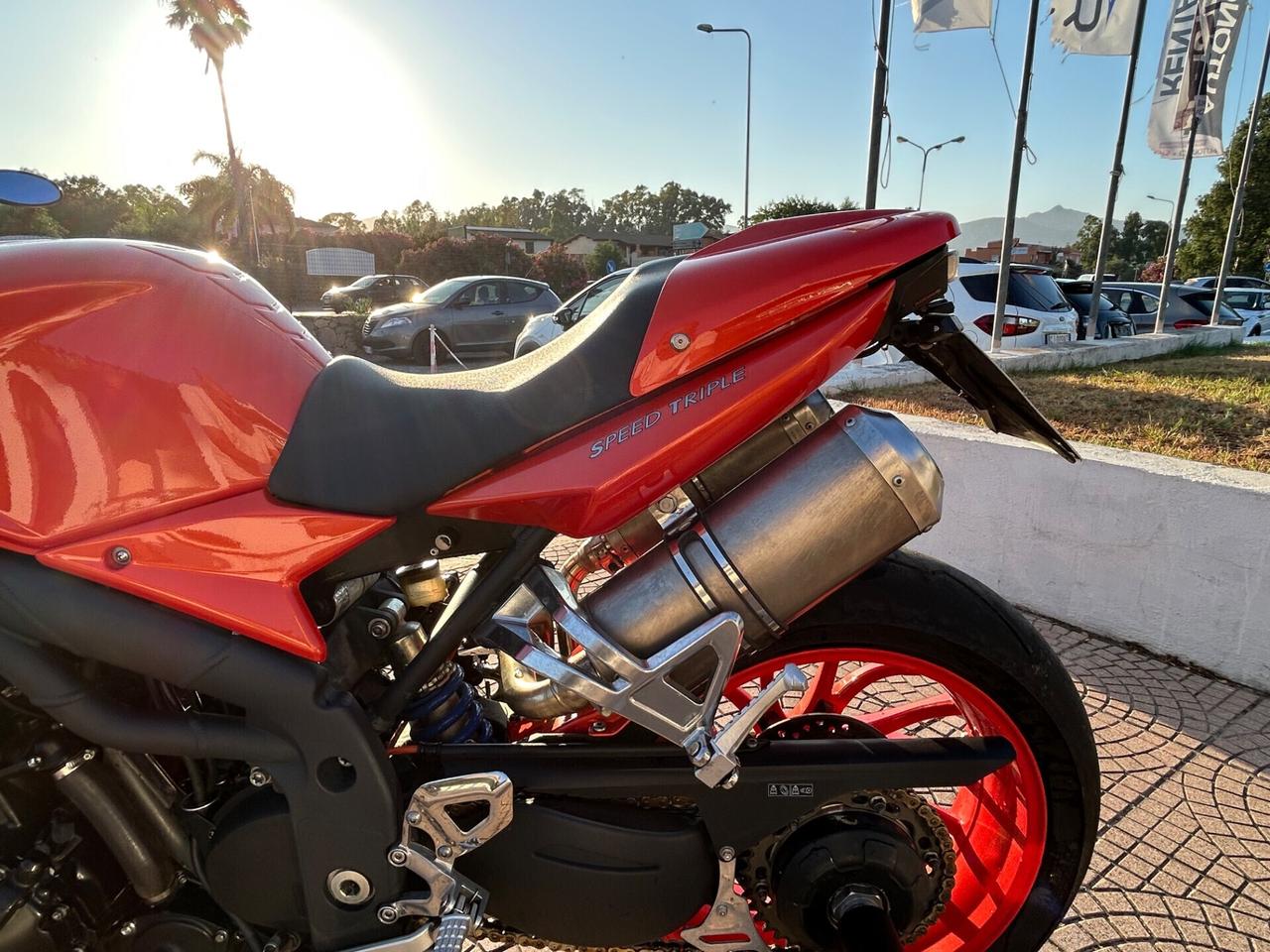 triumph speed triple 1050