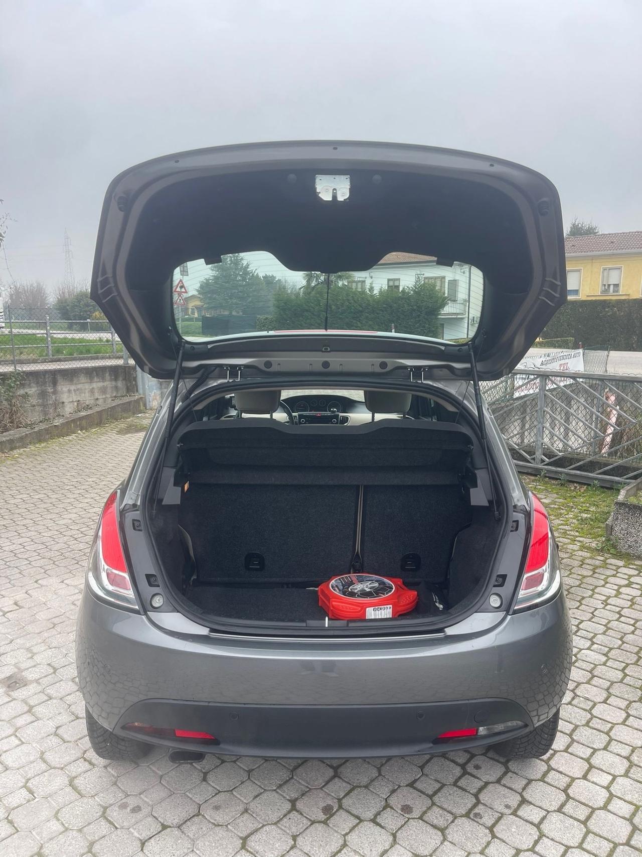 Lancia Ypsilon 0.9 TwinAir 85 CV 5 porte S&S DFN Platinum