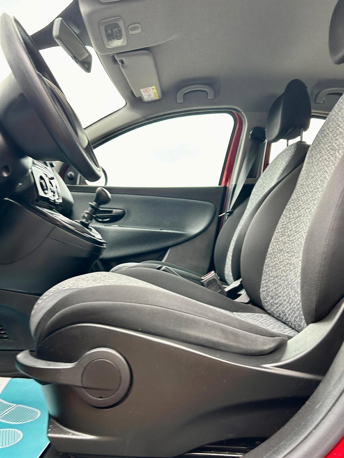 Lancia Ypsilon 1.0 FireFly 5 porte S&S Hybrid Ecochic Silver - ok neop.