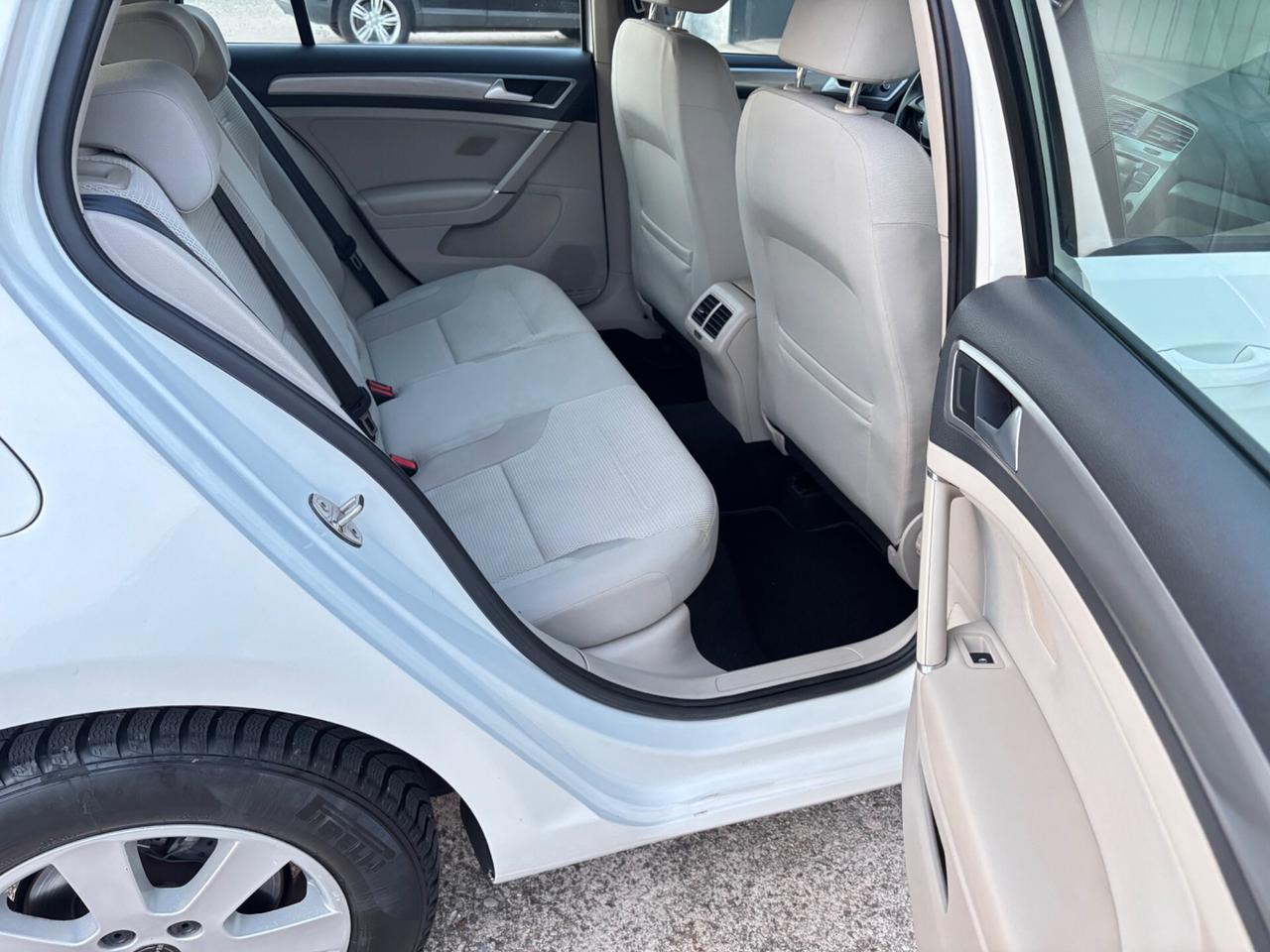 Volkswagen Golf 1.6 TDI. Neopatentati. Garanzia