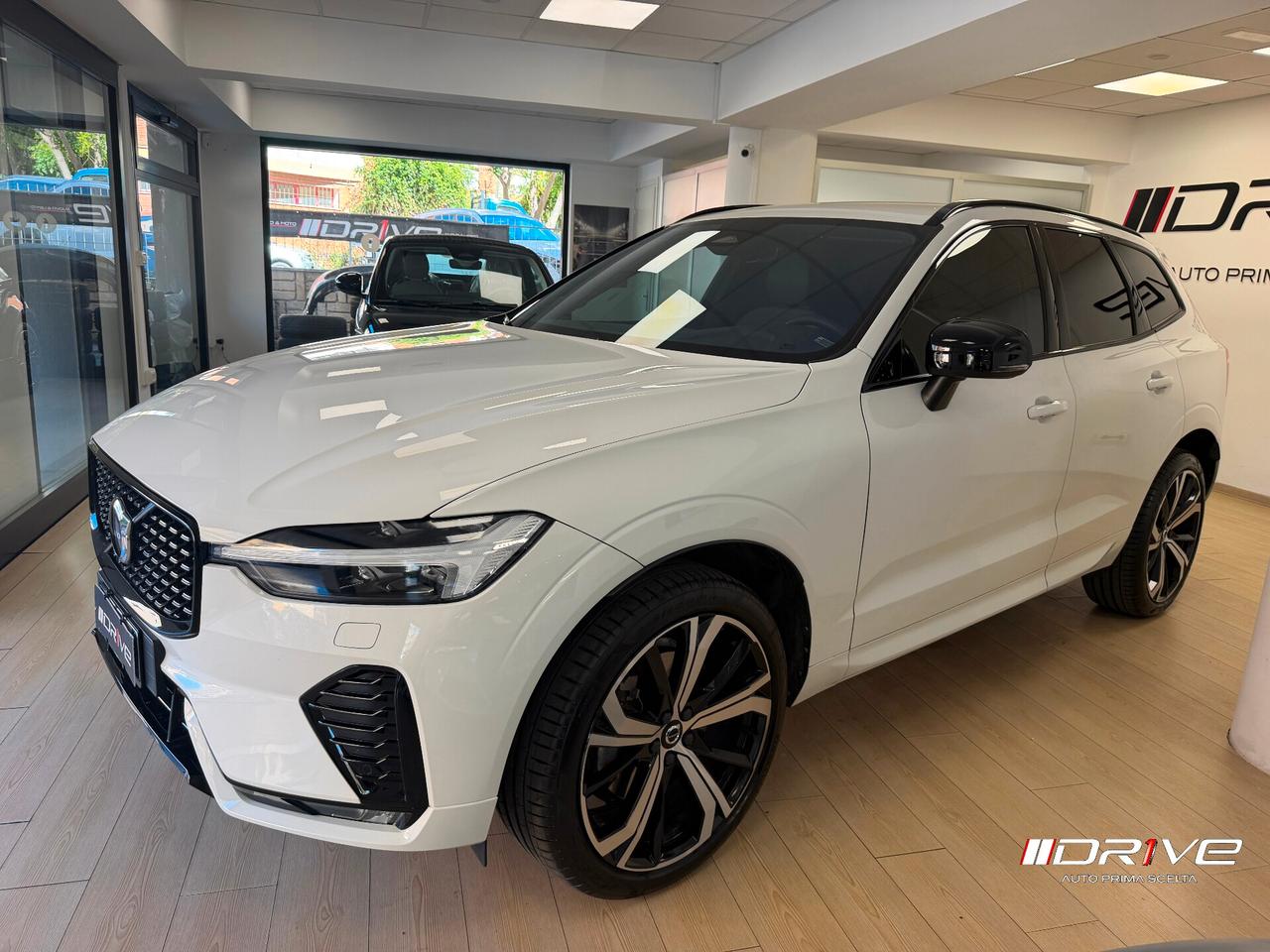 VOLVO XC60 (2017-->) XC60 B4 (d) AWD Geartronic...