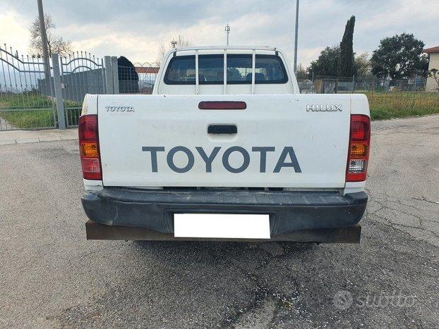 Toyota Hilux 2.5 D-4D 4WD 4posti Extra Cab DLX