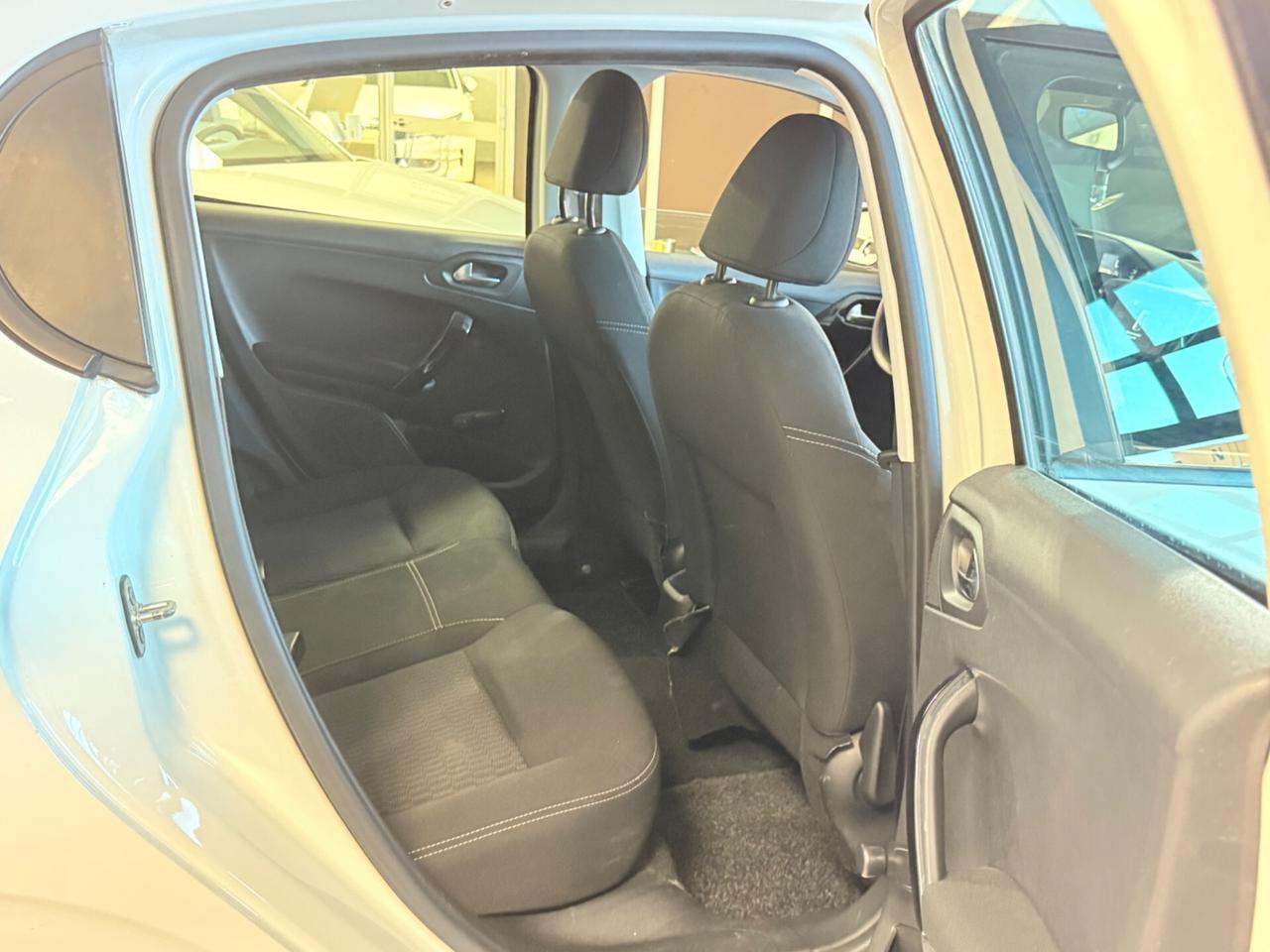 Peugeot 208 67000km 1.2 cv82 5 porte Allure