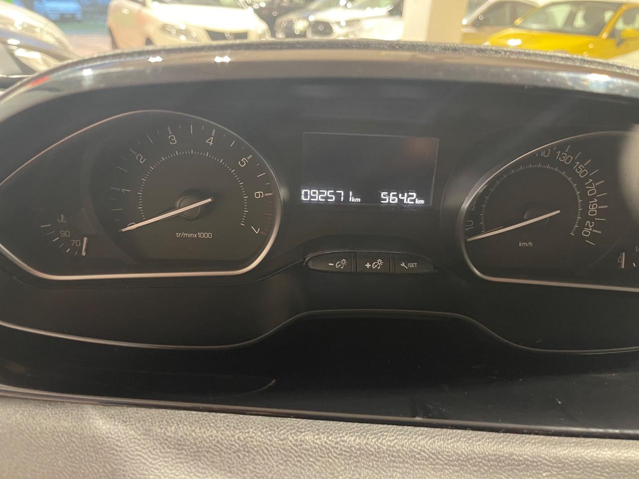 Peugeot 208 PureTech 82 5 porte Allure SI NEOPATENTATI