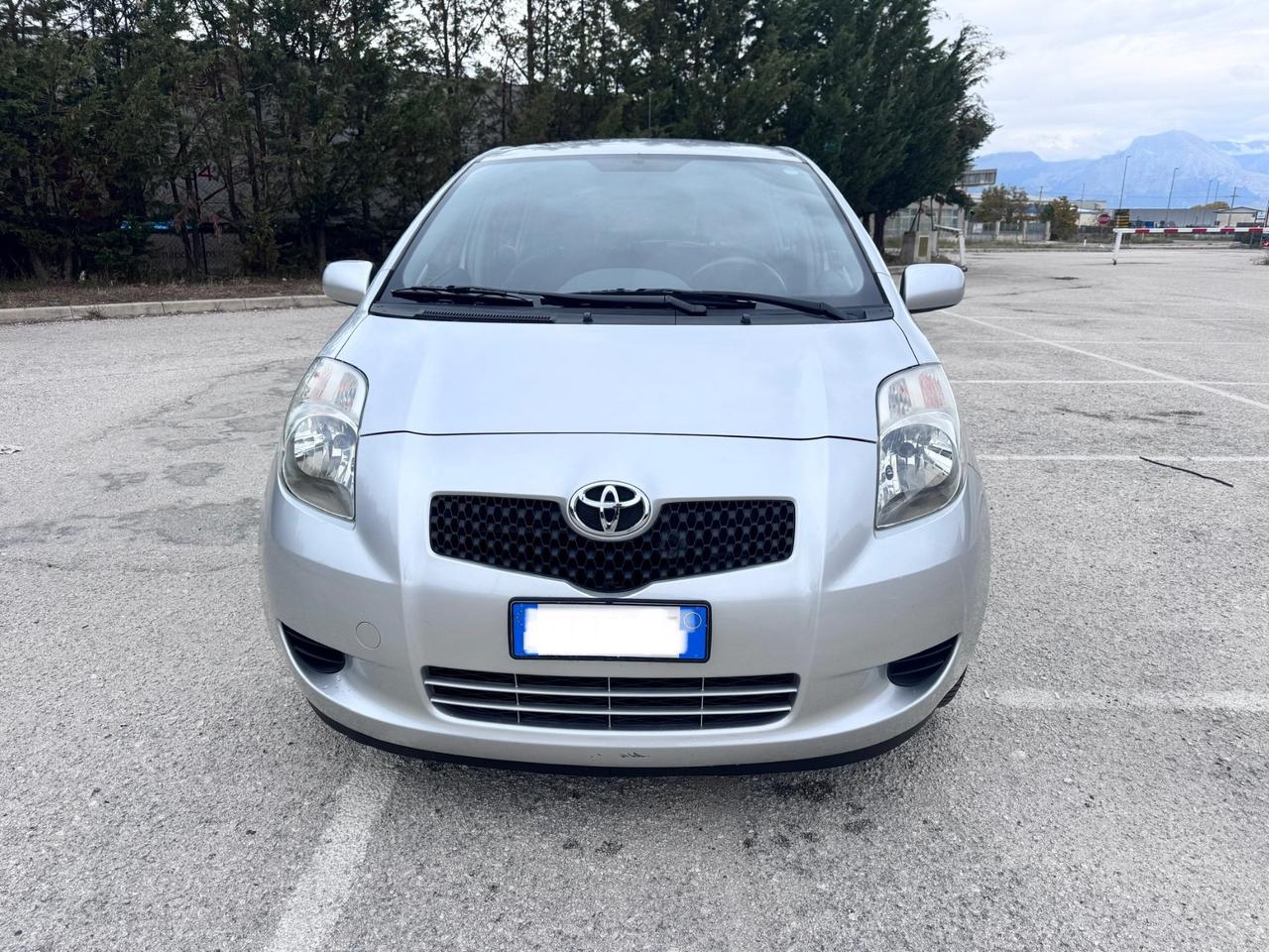 Toyota Yaris 1.4 D-4D 5 porte M-MT Sol automatica.