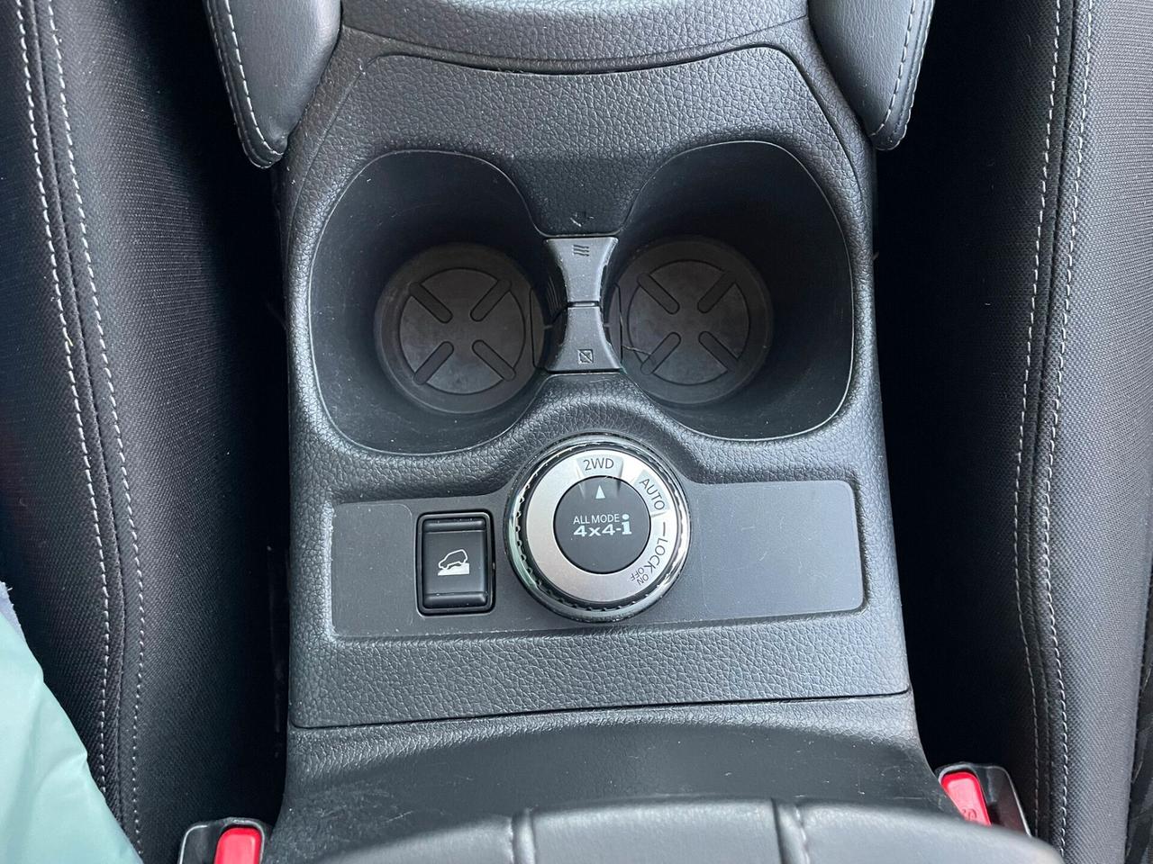 Nissan X-Trail dCi 4WD inserimento manuale