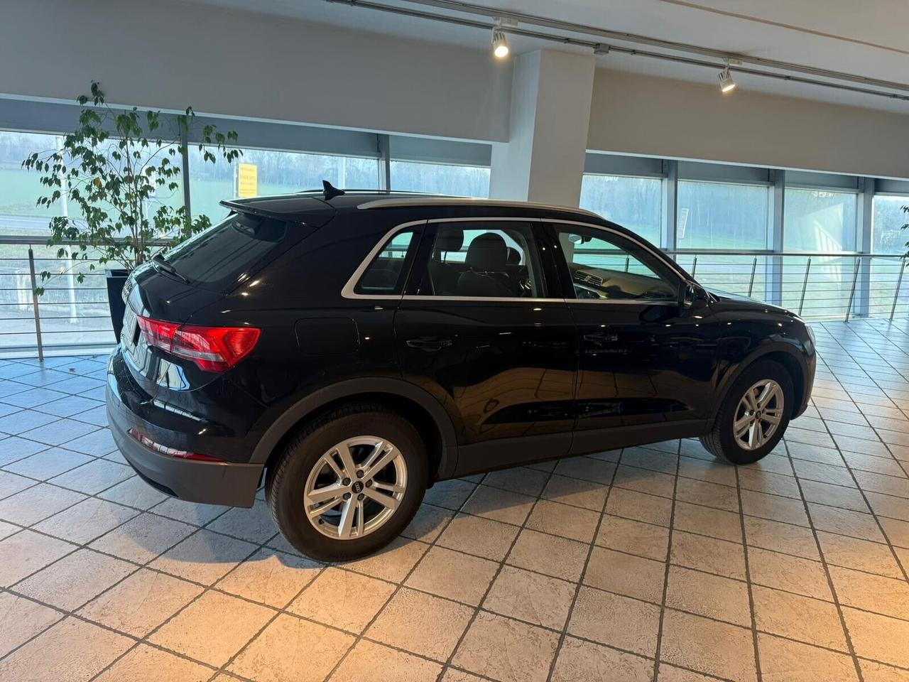 Audi Q3 35 TDI S tronic Business