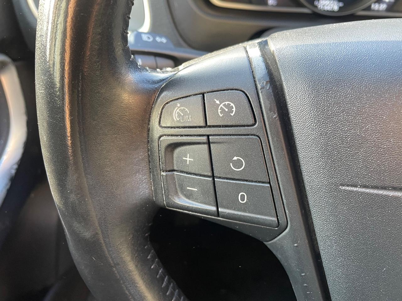 Volvo V40 2.0 D2 120cv MOMENTUM/GARANZIA 12 MESI