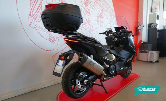 YAMAHA T-Max 560 TECH MAX Scarico Akrapovic