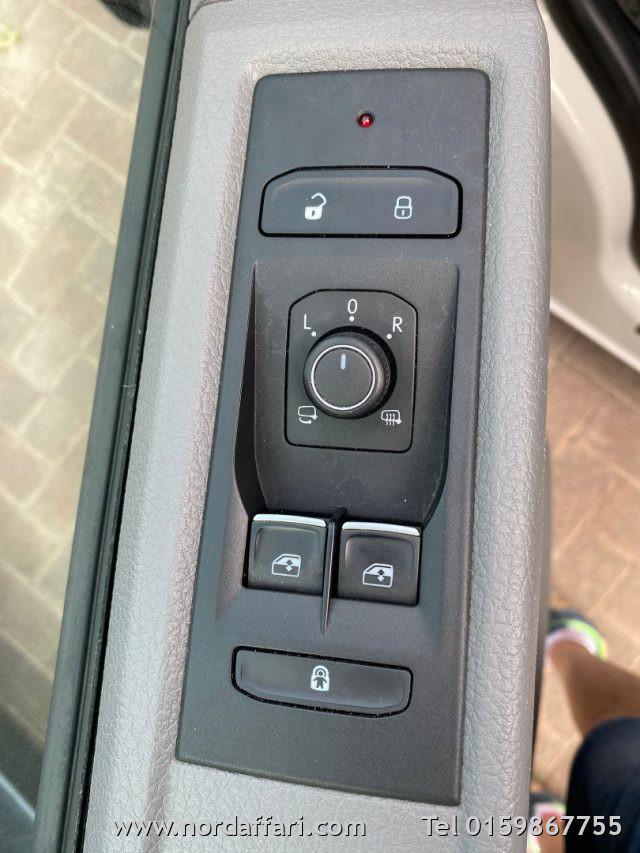 VOLKSWAGEN Caravelle 2.0 TDI 199CV DSG 4 Motion PL Kombi 6 posti