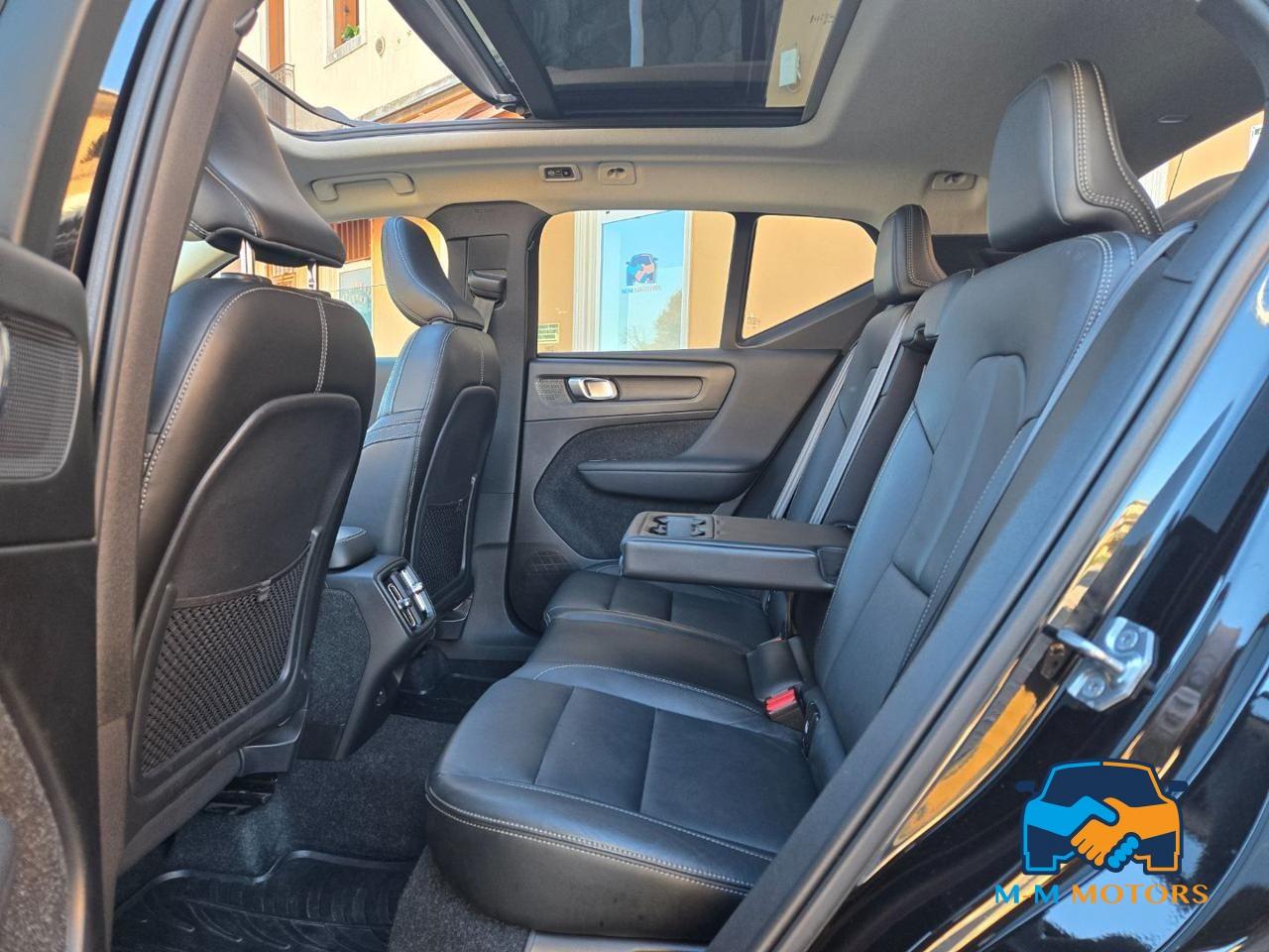 VOLVO XC40 D4 AWD Geartronic Momentum