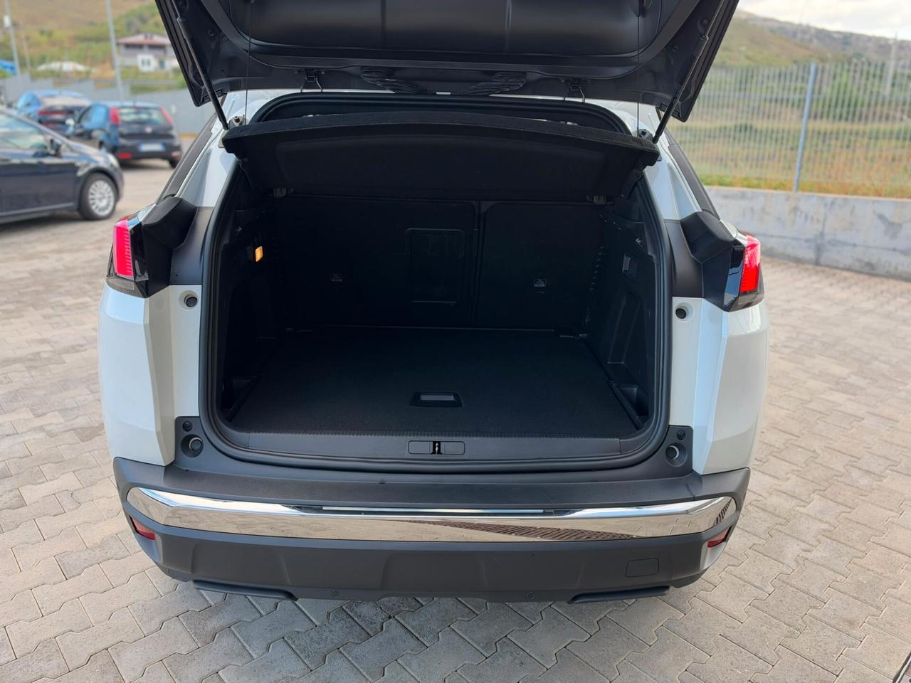PEUGEOT 3008 1.5 HDI 130CV ALLURE 2023