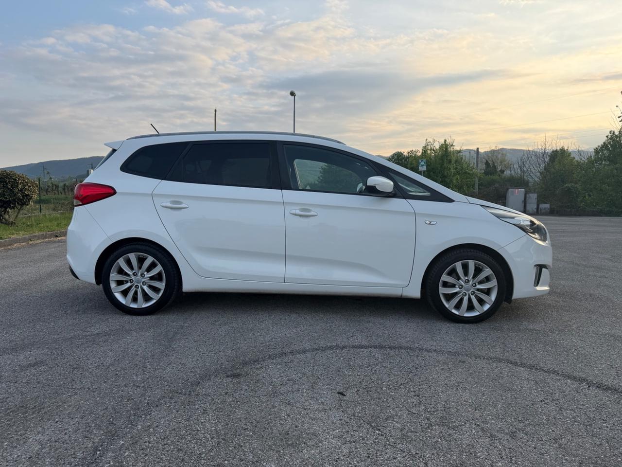 Kia Carens 1.6 GDI Class