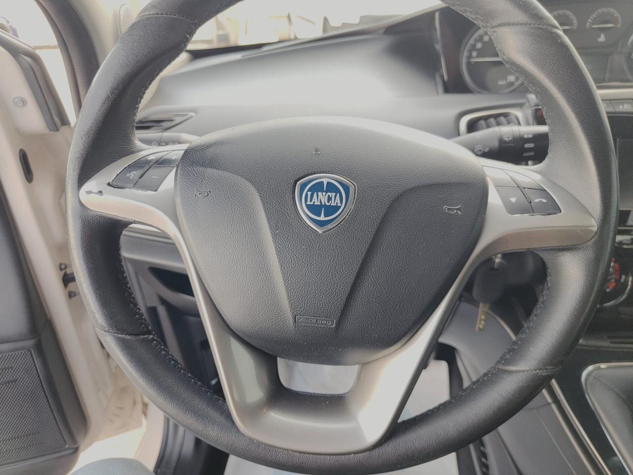 Lancia Ypsilon 1.2 69 CV 5 porte GPL Ecochic Silver