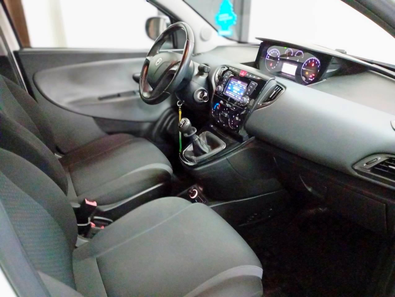 Lancia Ypsilon 0.9 TwinAir 85 CV 5 porte Metano Ecochic Elefantino