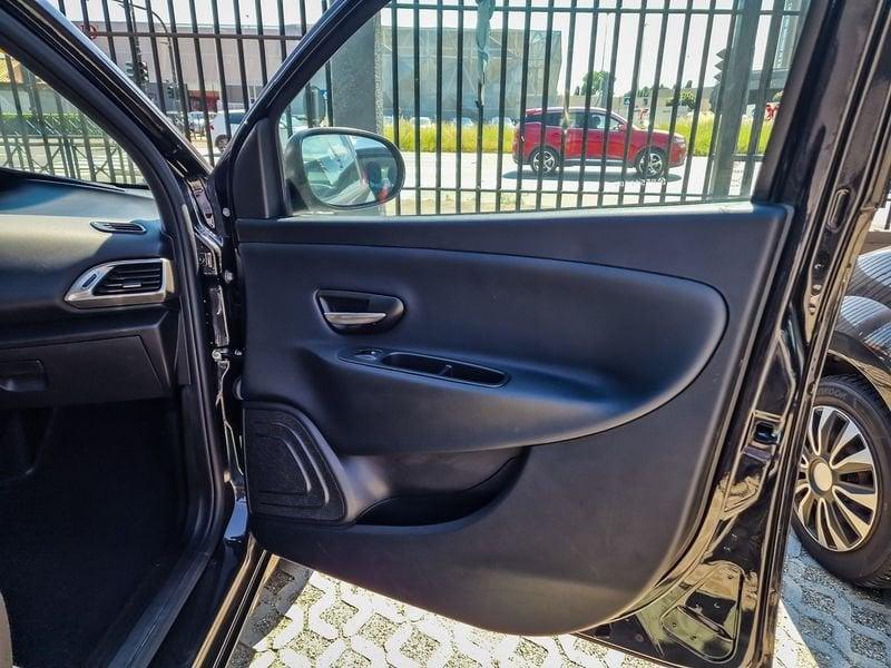 Lancia Ypsilon III 2015 5 Porte 1.2 Ecochic 69cv Silver