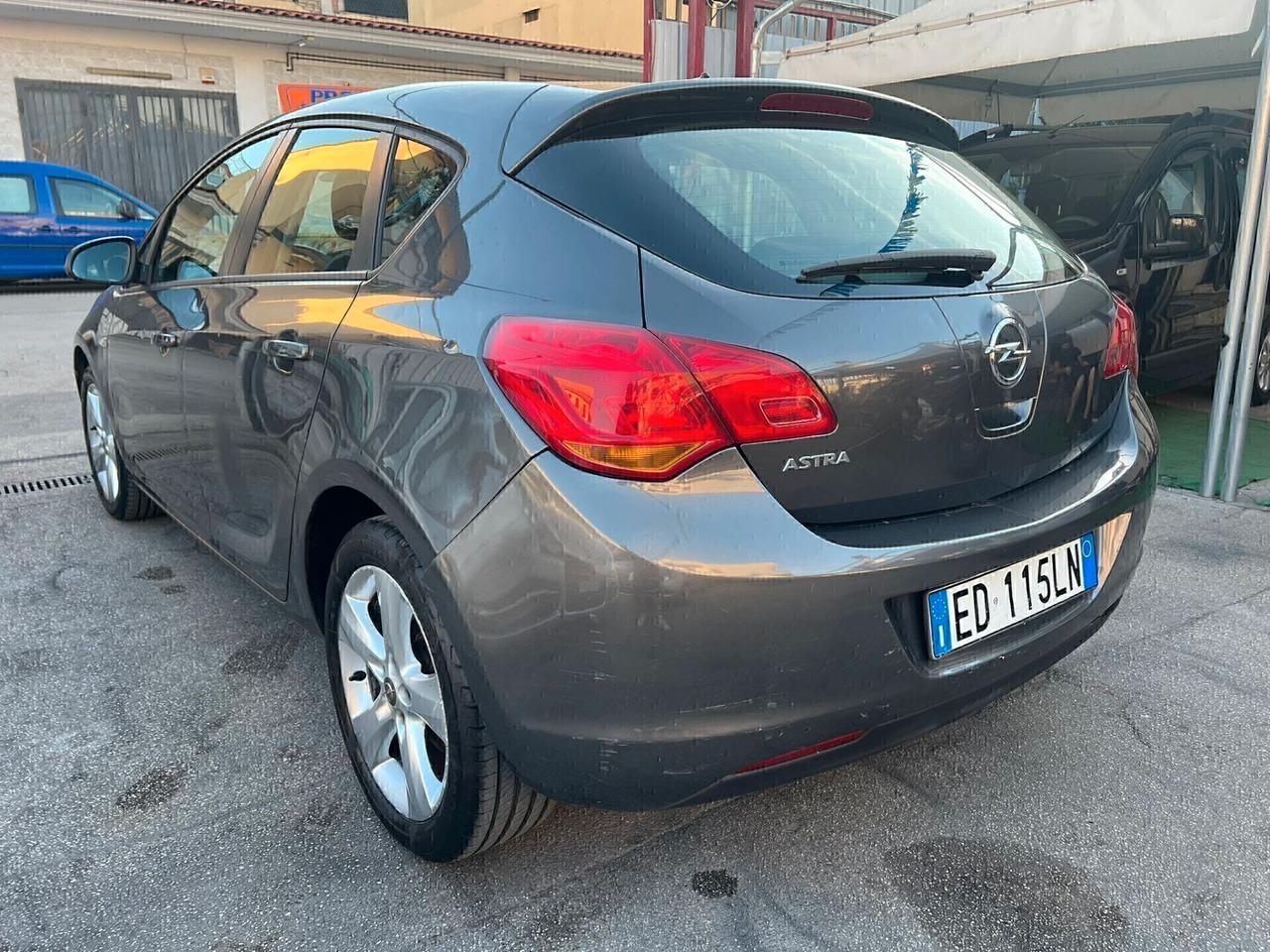 Opel astra 1.4 benzina Anno 2011 Con 136.000 km