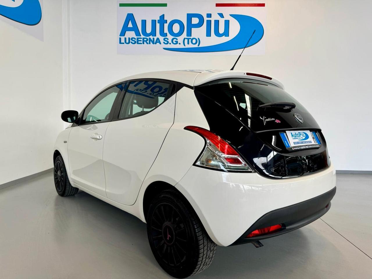 Lancia Ypsilon 0.9 TwinAir 85 CV 5 porte S&S S Momodesign